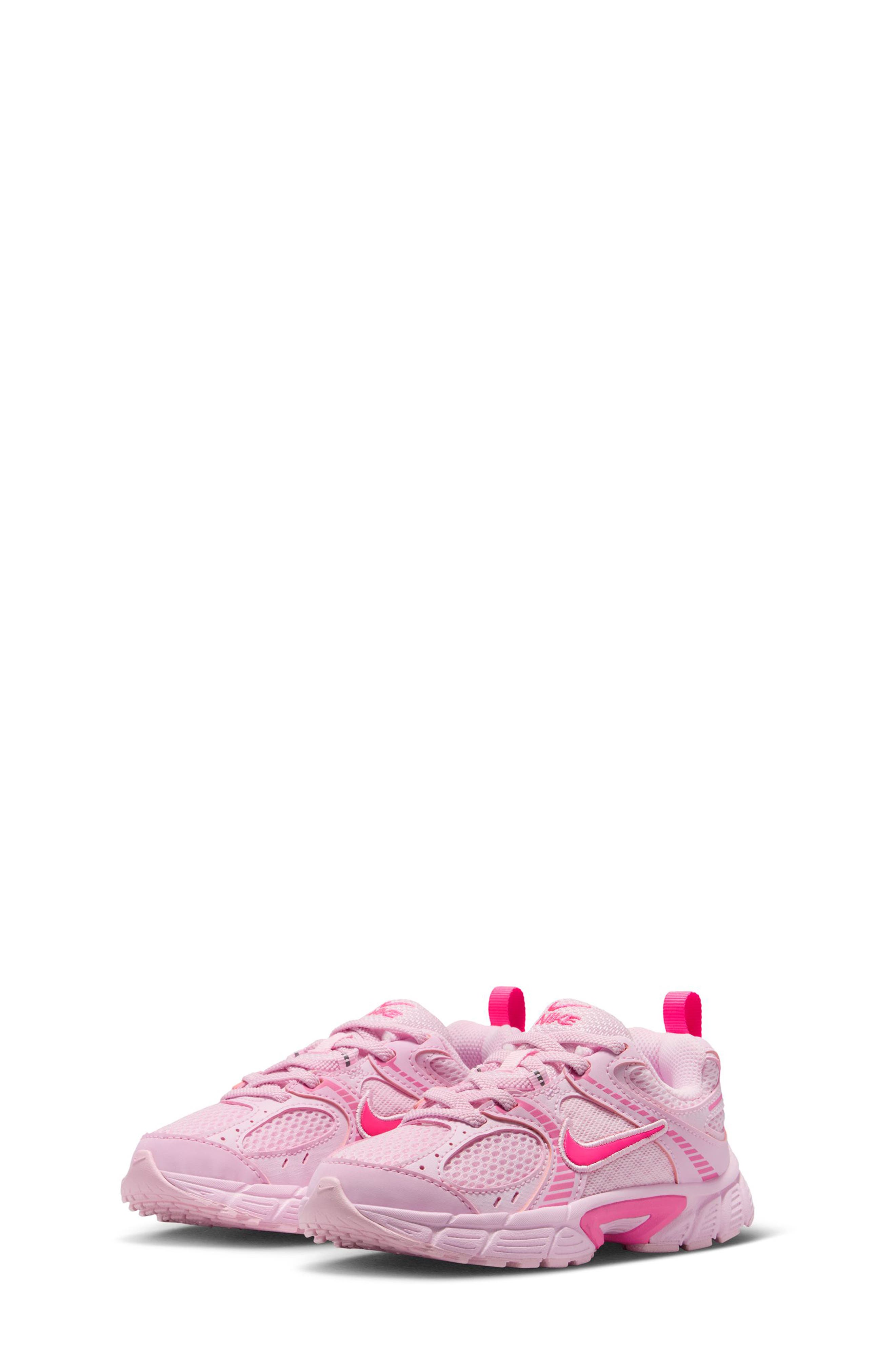 Nike Kids&#39; V5 Runner Sneaker