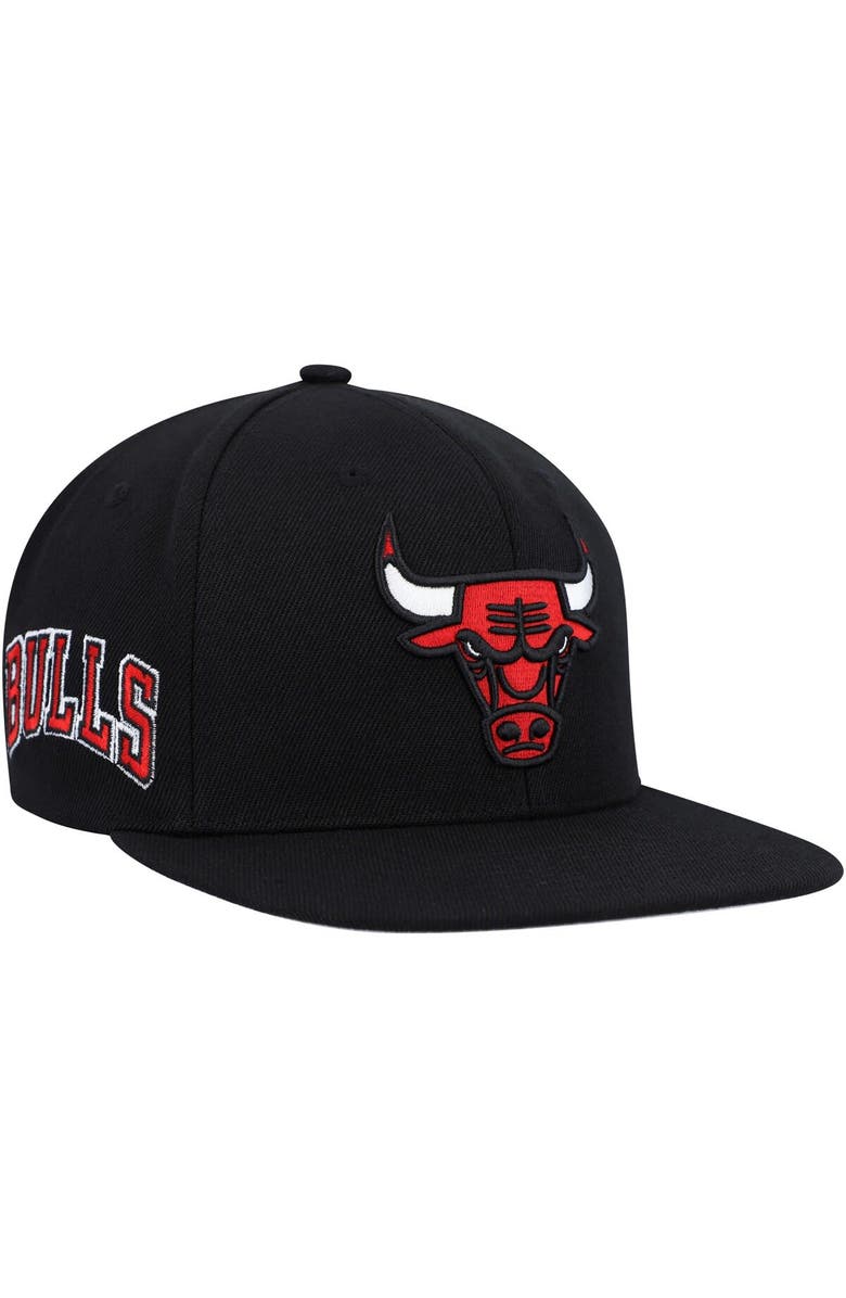 Mitchell & Ness Men's Mitchell & Ness Black Chicago Bulls Side Core 2.0 Snapback Hat, Main, color, Black
