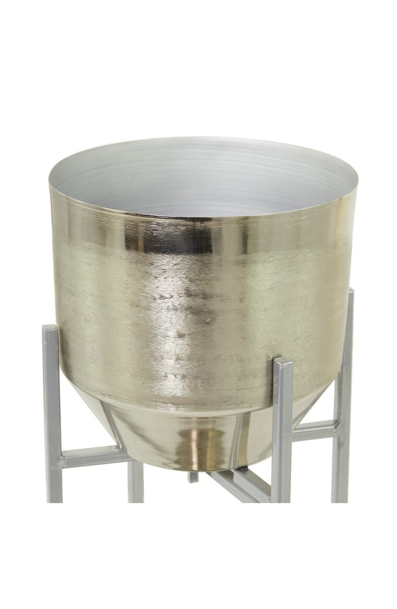 VIVIAN LUNE HOME Silver Metal Modern Planter with Removable Stand - Set of 2, Alternate, color,