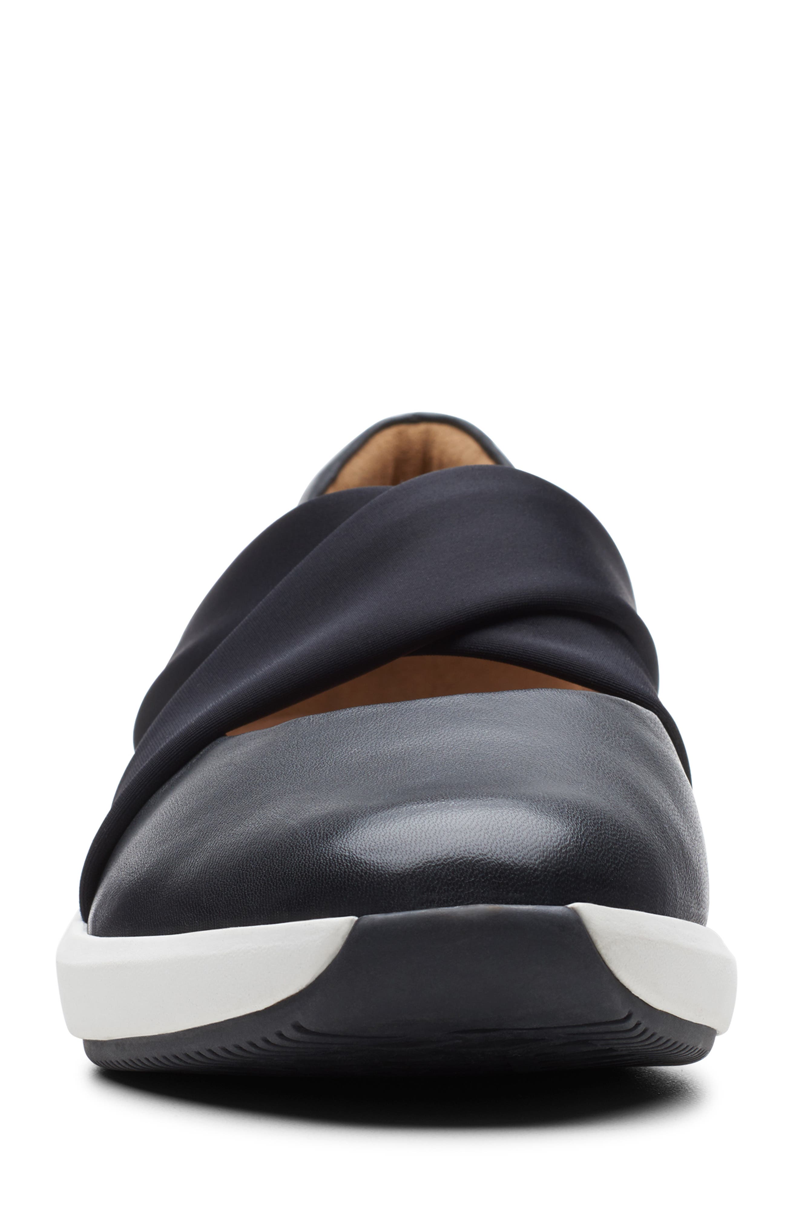 Clarks<sup>®</sup> Un Rio Cross Sneaker, Alternate, color, 