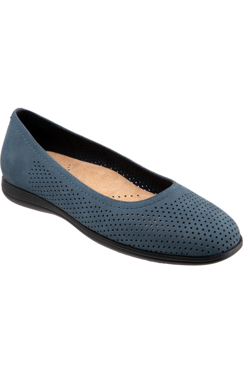Trotters Darcey Skimmer Flat, Main, color,