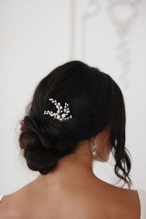 Untamed Petals Poetry Freshwater Pearl Hair Pin In Gold