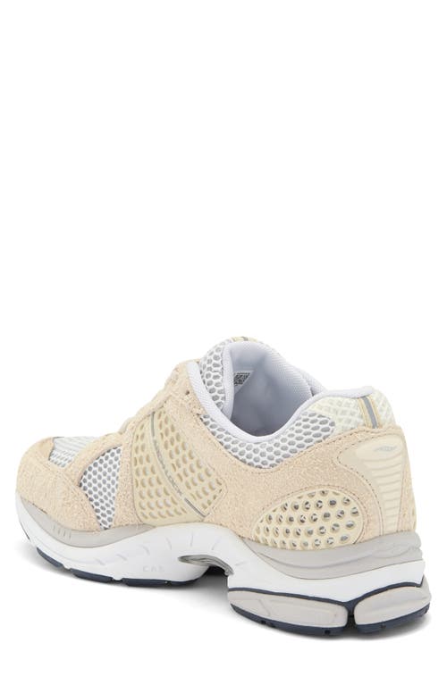 Saucony Progrid Triumph 4 Sneaker In Neutral