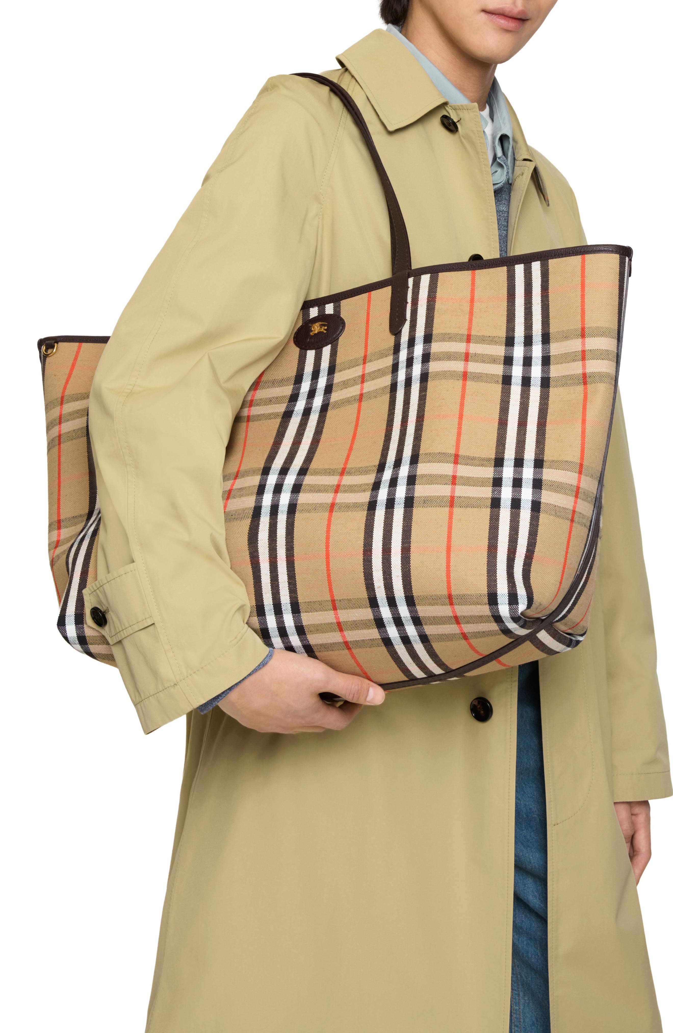 Burberry Large Reversible East/West Tote, Alternate, color, Sand/ Peat