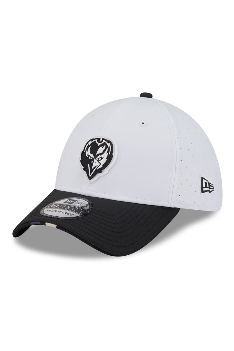 Men's New Era  White/Black Baltimore Ravens 2025 NFL Training Camp 39THIRTY Flex Hat, Main, color, White