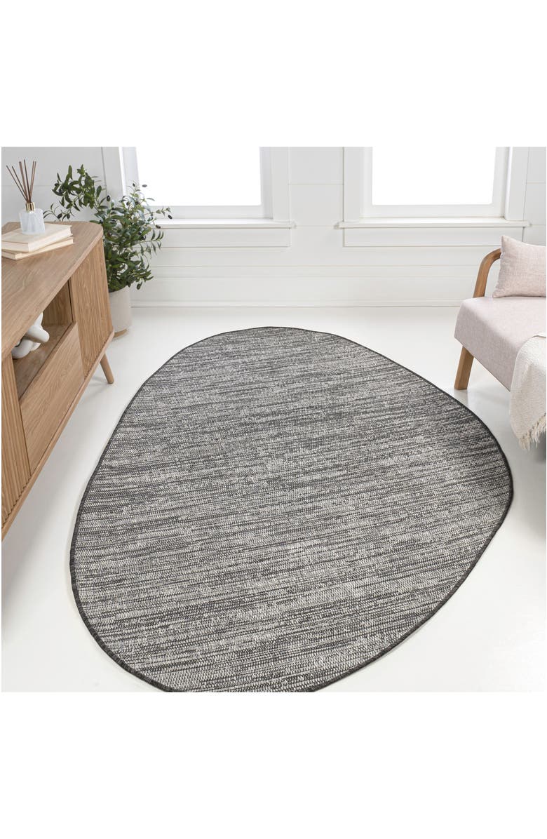 JONATHAN Y Callan Modern Rustic Abstract Indoor/Outdoor Shaped Area Rug, Alternate, color, Gray/Black