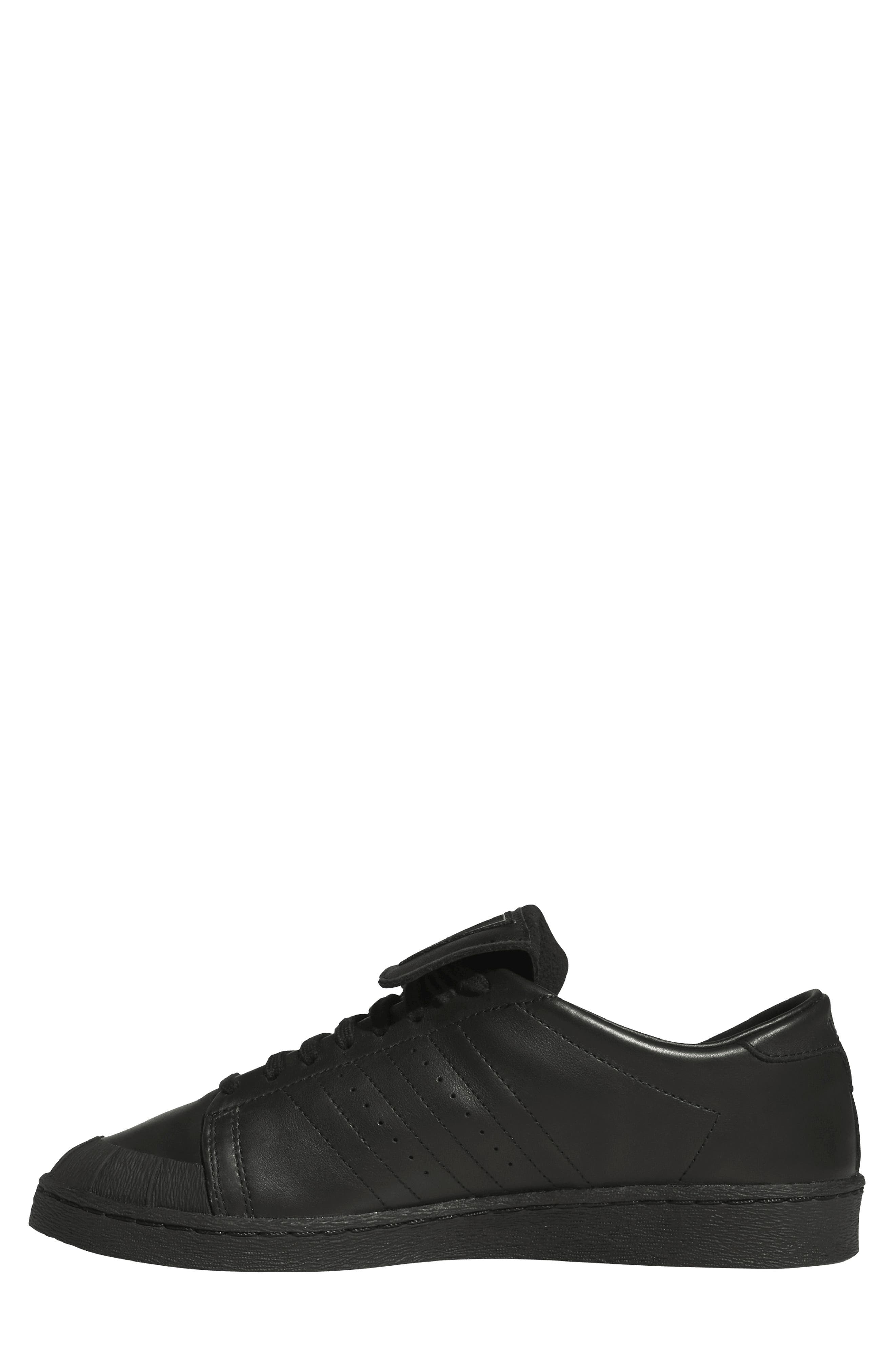 adidas Chavvaria Jabbar Low Top Sneaker, Alternate, color, Core Black