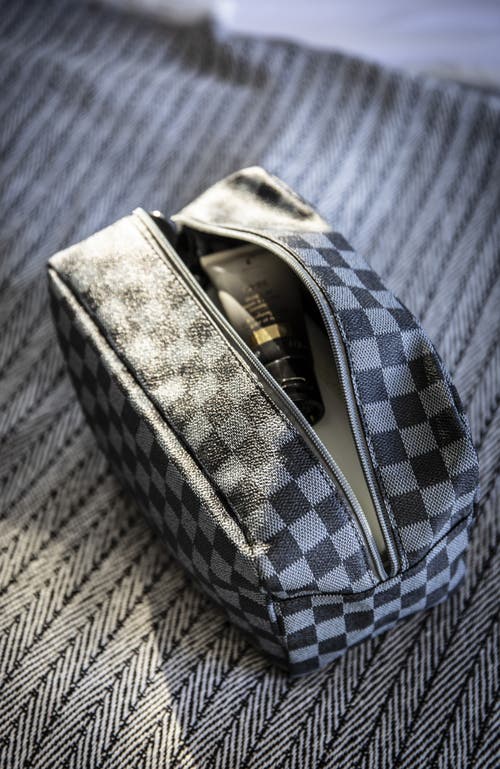 Youzey Checkered Toiletry Bag In Brown