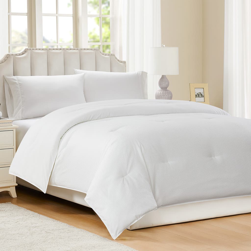 Modern Threads Reversible Microfiber Comforter In White Check