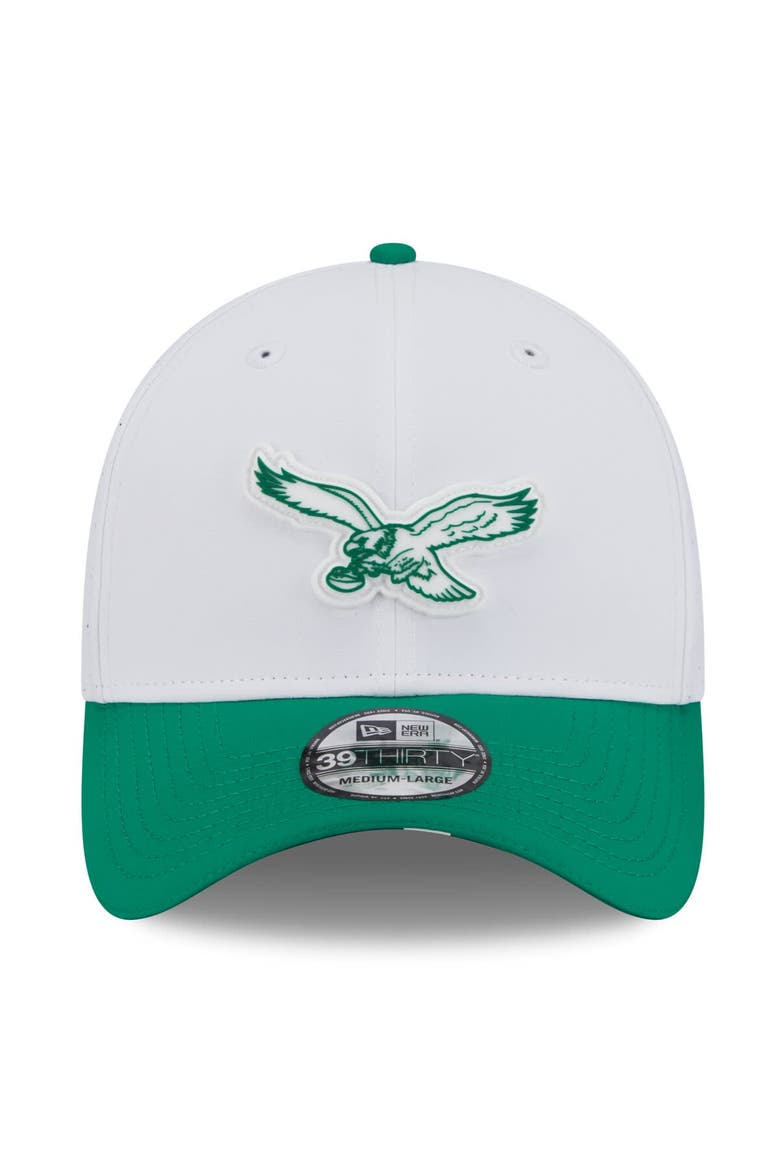Men's New Era  White/Kelly Green Philadelphia Eagles 2025 NFL Training Camp Throwback Logo 39THIRTY Flex Hat, Alternate, color, White