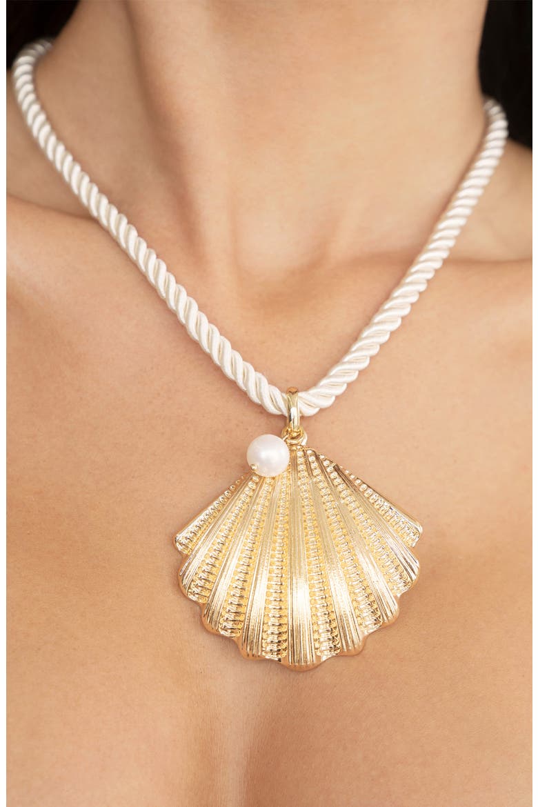 Scallop Shell Pendant Necklace, Alternate, color, GOLD