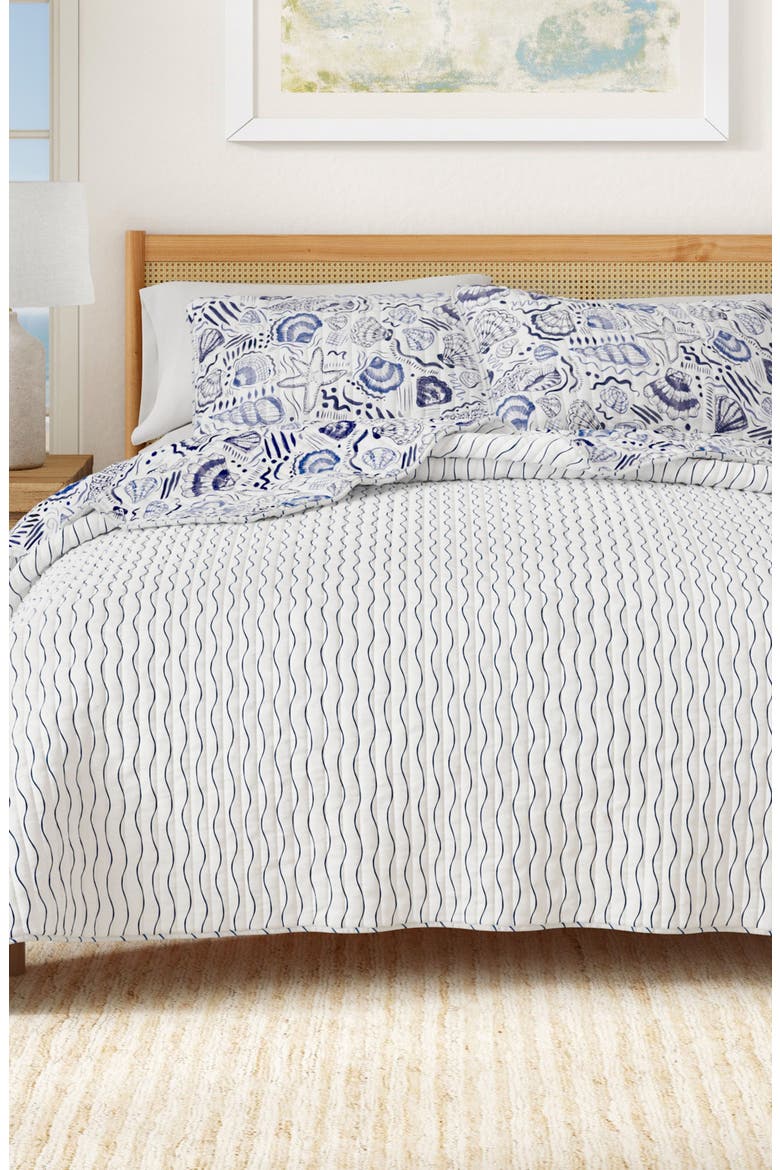 Coastal Seashell Print Quilt, Alternate, color, SCATTERED SHELLS