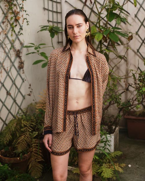 Monzlapur Embossed Botanic Crepe Shorts In Gray