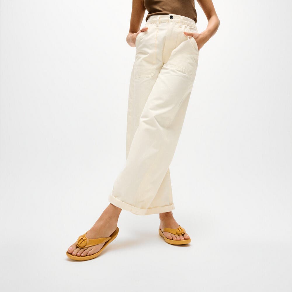 FitFlop Iqushion Glossy Flip-Flops, Alternate, color, Turmeric