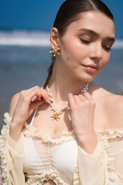 Classicharms Lila Starfish Charm Freshwater Petal Pearl Choker Necklace In Gold