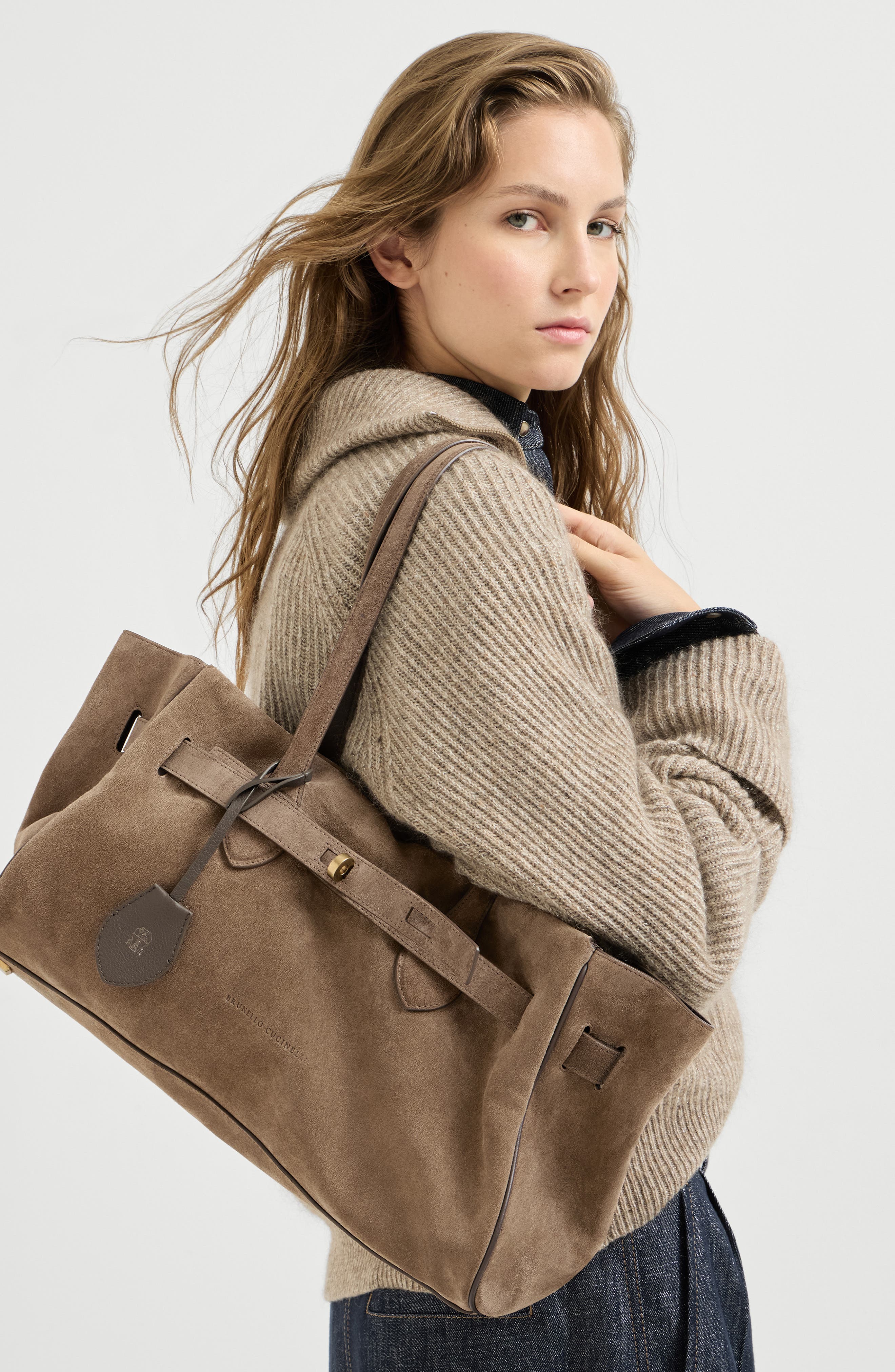 Explorer shoulder bag in suede, Alternate, color, Bark