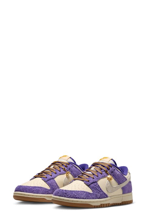 Dunk Low Basketball Sneaker