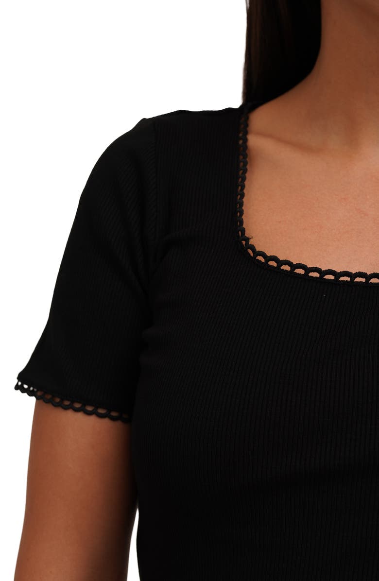 CYRUS Scallop Trim Short Sleeve Ribbed Top, Alternate, color, Black