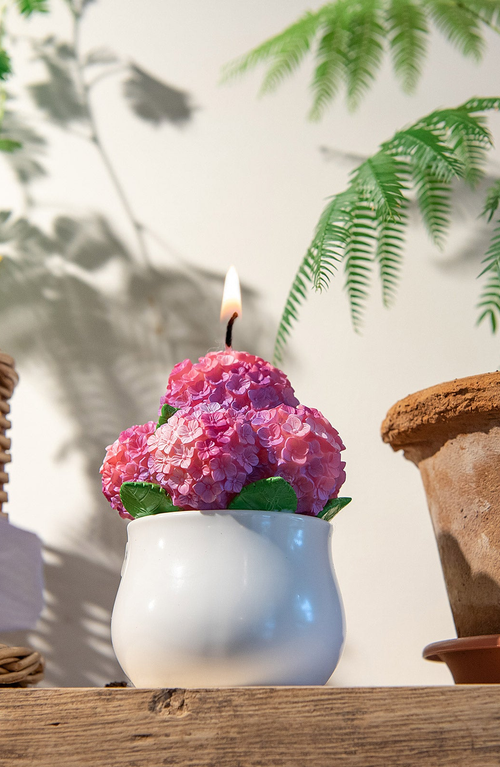 Southlake Gifts Hydrangea Candle In Red