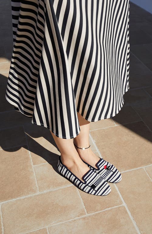 Vivaia Round-toe Embroidered Loafers
