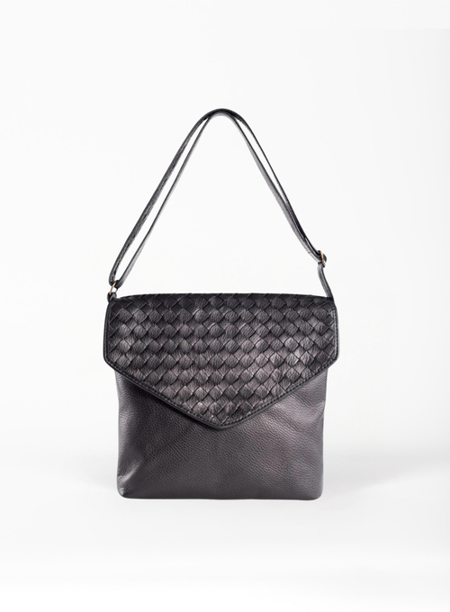 Deux Mains Envelope Crossbody In Black