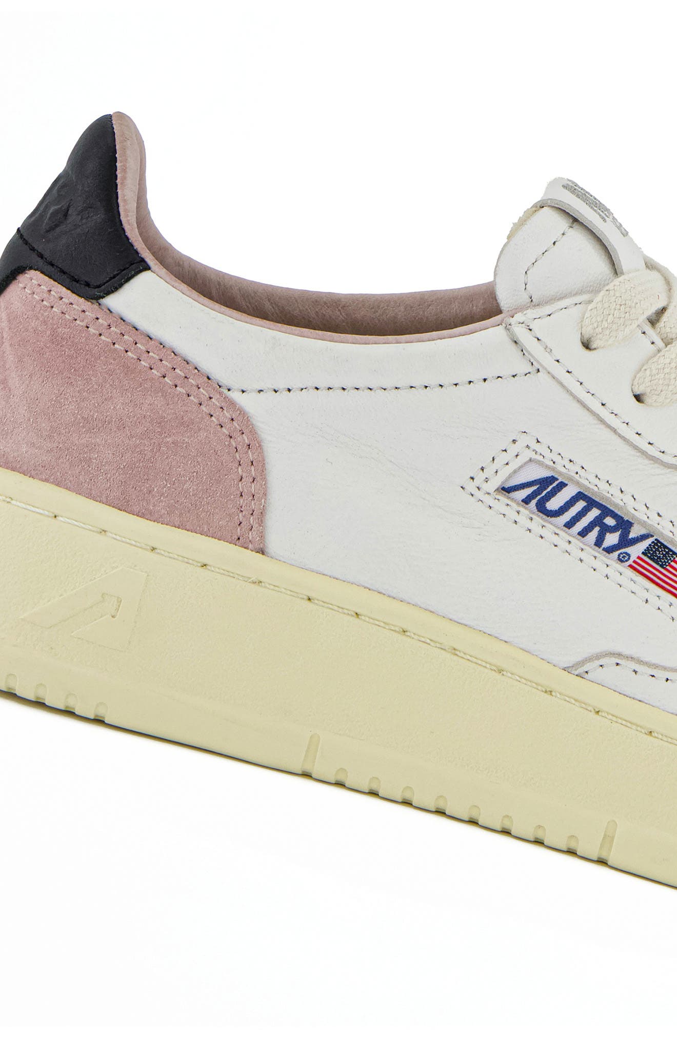 AUTRY Medalist Low Top Sneaker, Alternate, color, Goat/ Suede Powder/ Black