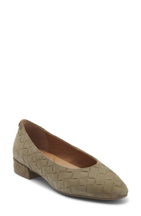 Awilla Embossed Flat