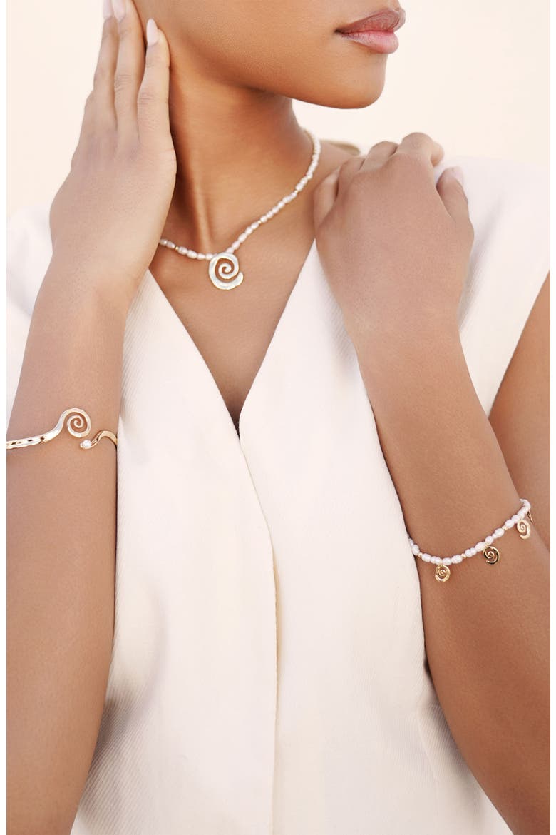 Aura Swirl Pendant Freshwater Pearl Bracelet, Alternate, color, GOLD