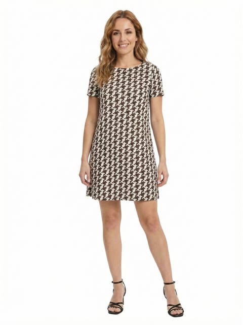 24seven Comfort Apparel Essential Petite Geometric Short Sleeve Round Neck Mini Shift Dress