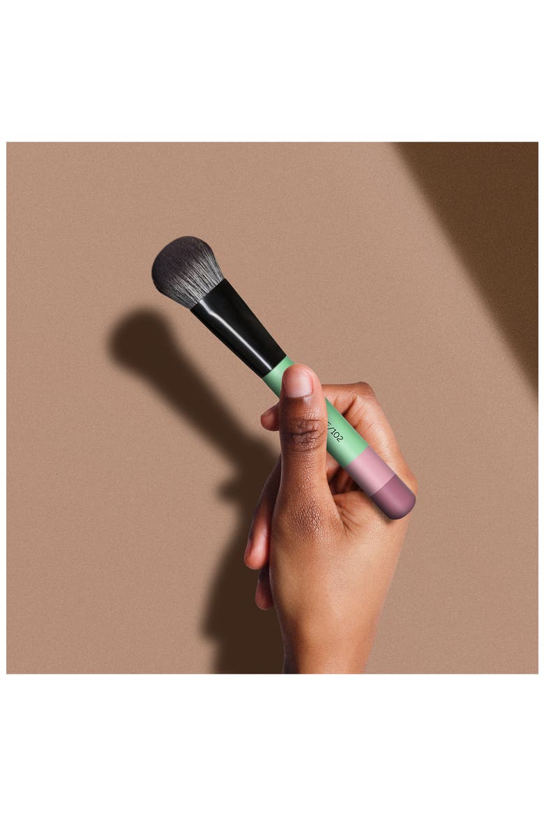 102 Blusher Brush, Alternate, color, VERDE