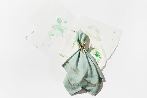 Joanna Buchanan Gold Trim Linen Dinner Napkins, Set Of Two In Green