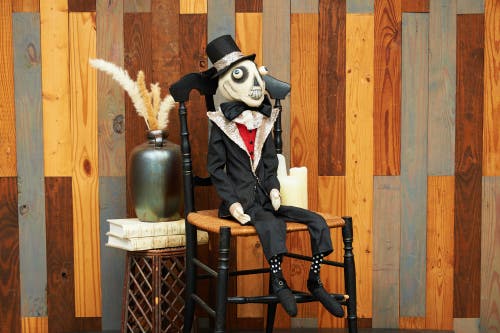 Gallerie Ii Bates Halloween Figure In Black