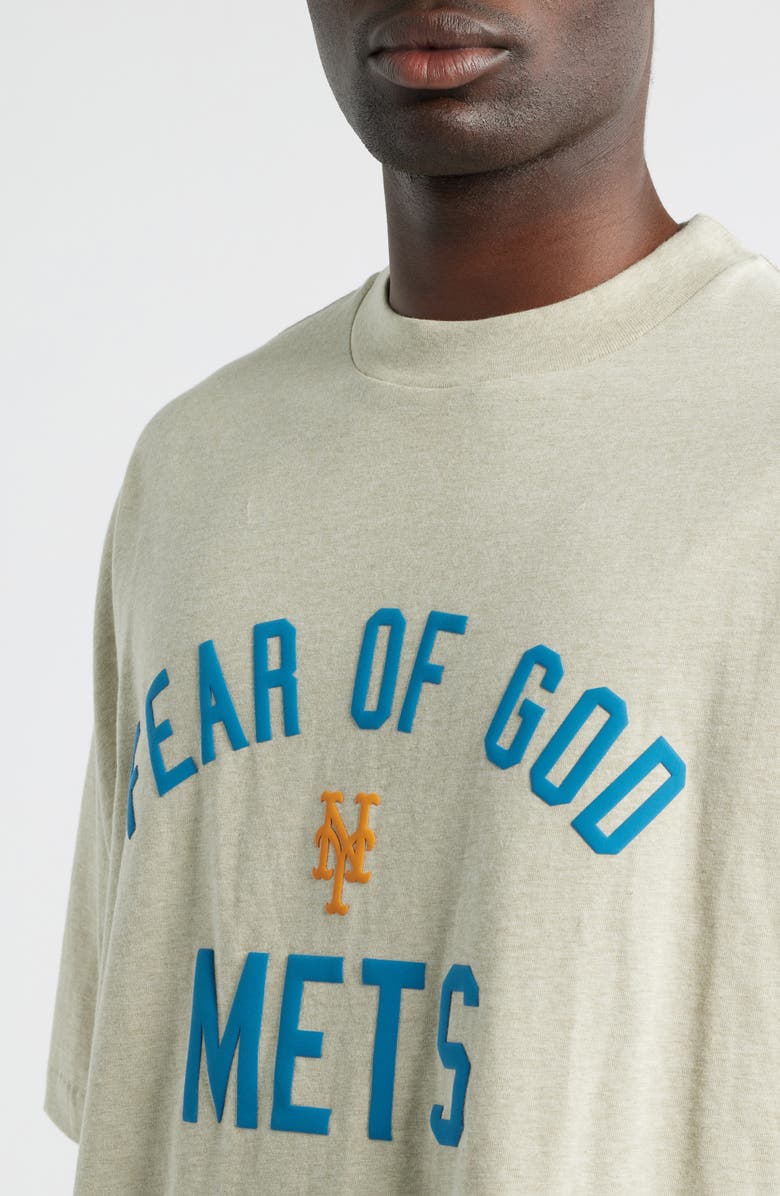 Fear of God Essentials Mets '90s Fit Cotton Graphic T-Shirt, Alternate, color, Homestead Heather