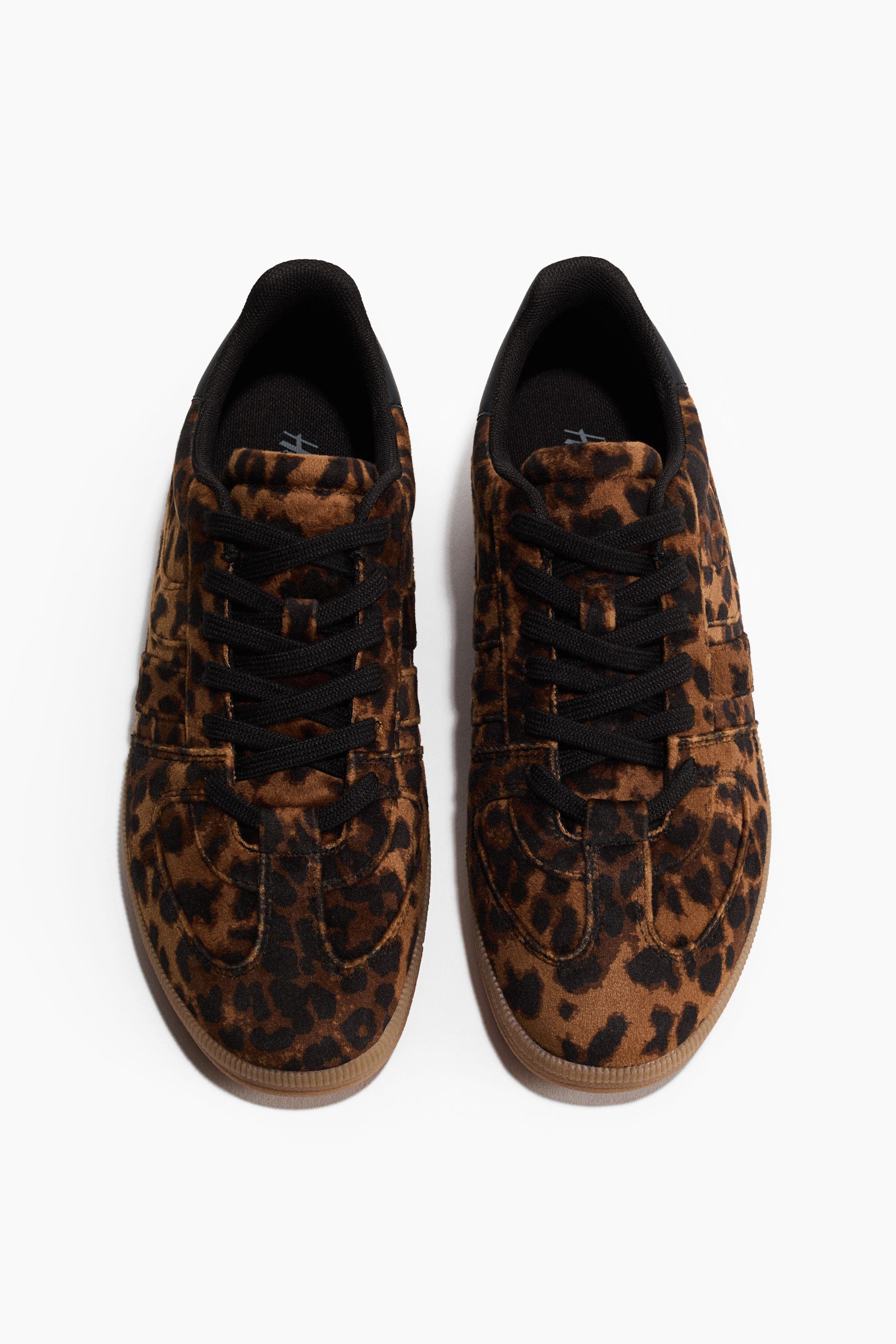 Sneakers - image 2
