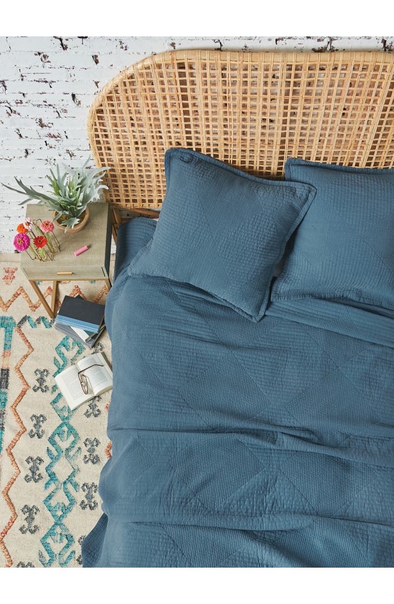 carol & frank Graham Mallard Quilt, Alternate, color, Blue