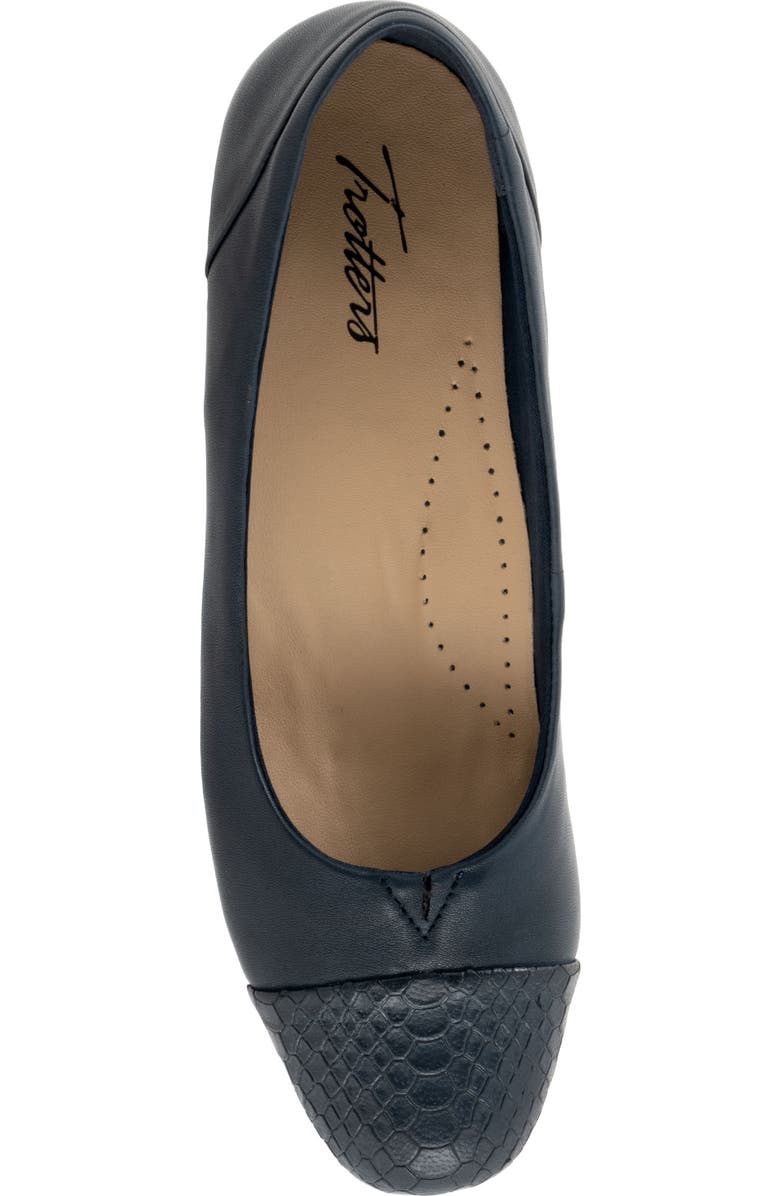 Trotters Daisy Cap Toe Dress Pump, Alternate, color, Navy Snake
