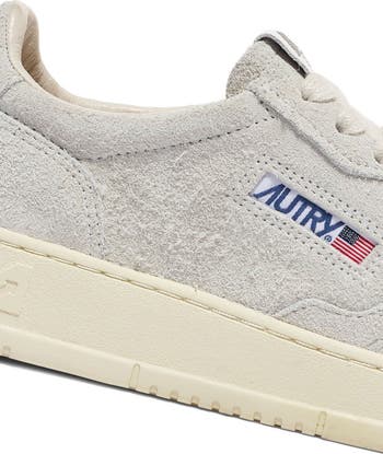 Medalist Low Top Sneaker