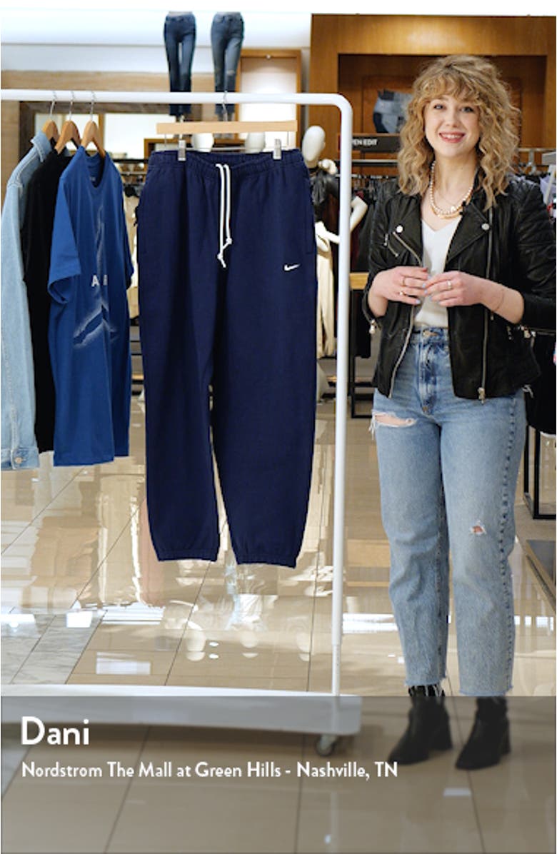 Solo Swoosh Fleece Sweatpants, sales video thumbnail