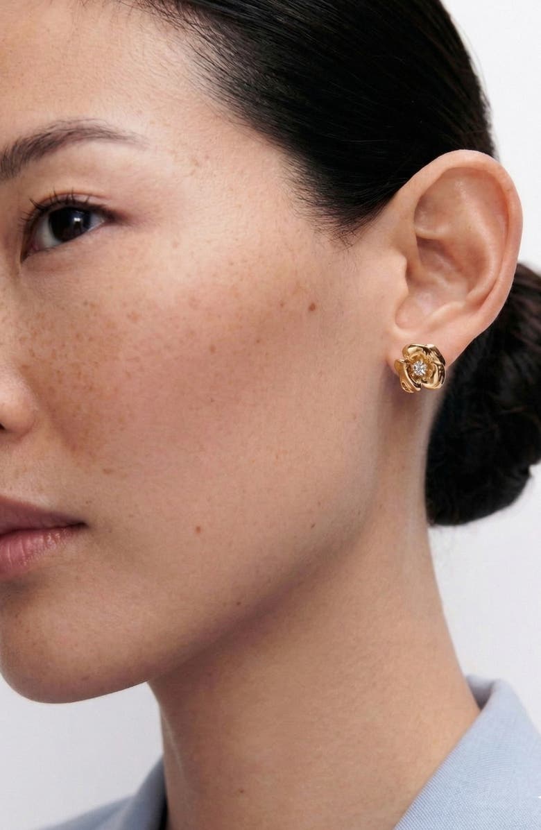 YOJ Lulu Midi Flower Stud Earring in Gold, Alternate, color, Gold