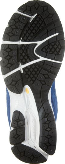 2002R Sneaker