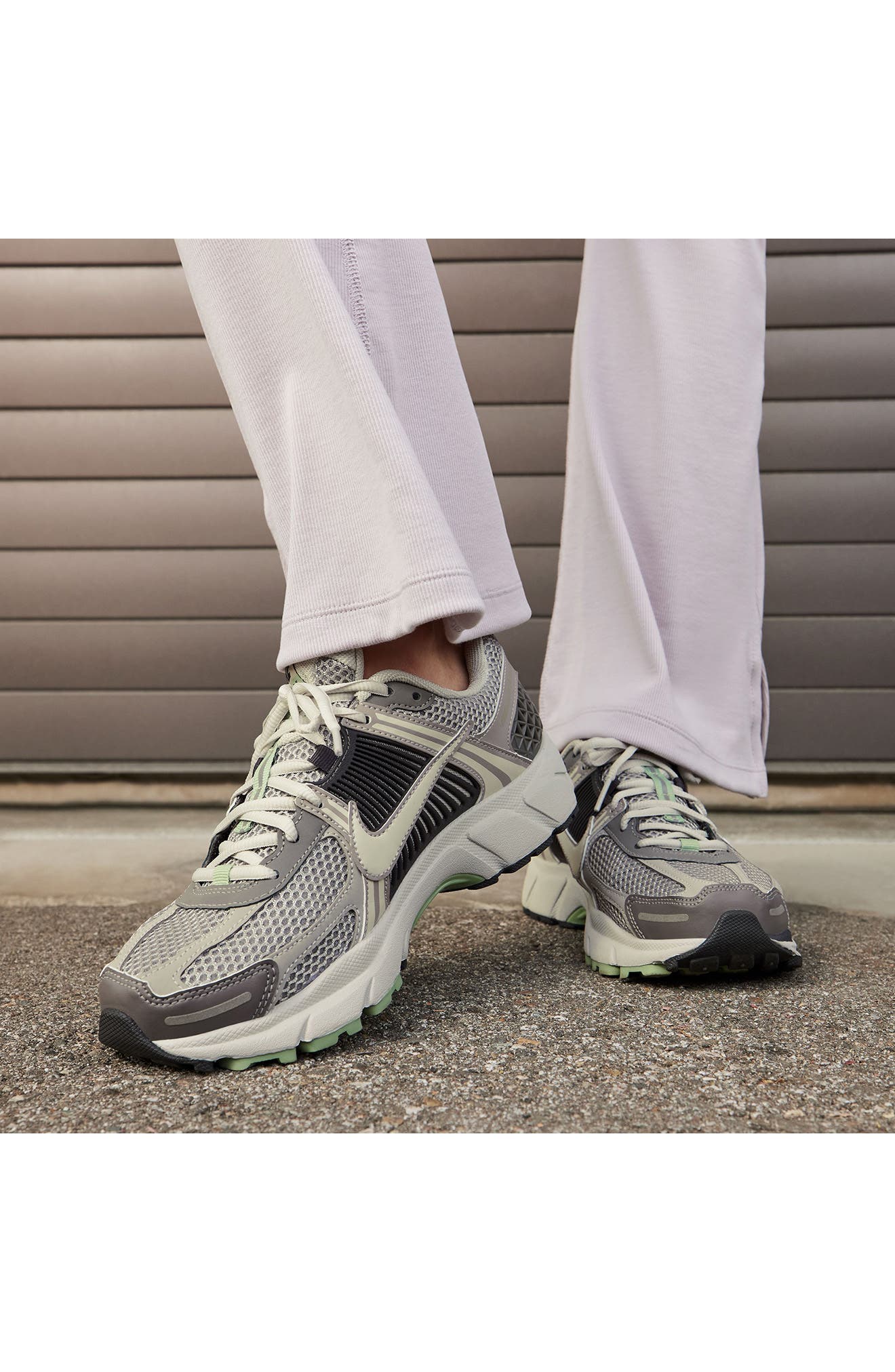 Nike Zoom Vomero 5 Sneaker, Alternate, color, 