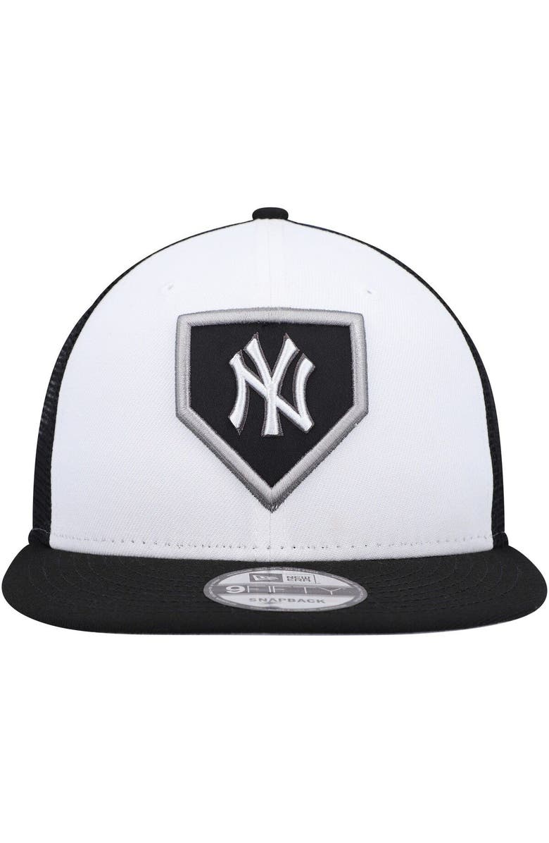 New Era Men's New Era White/Black New York Yankees 2022 Clubhouse Trucker 9FIFTY Snapback Hat, Alternate, color, White