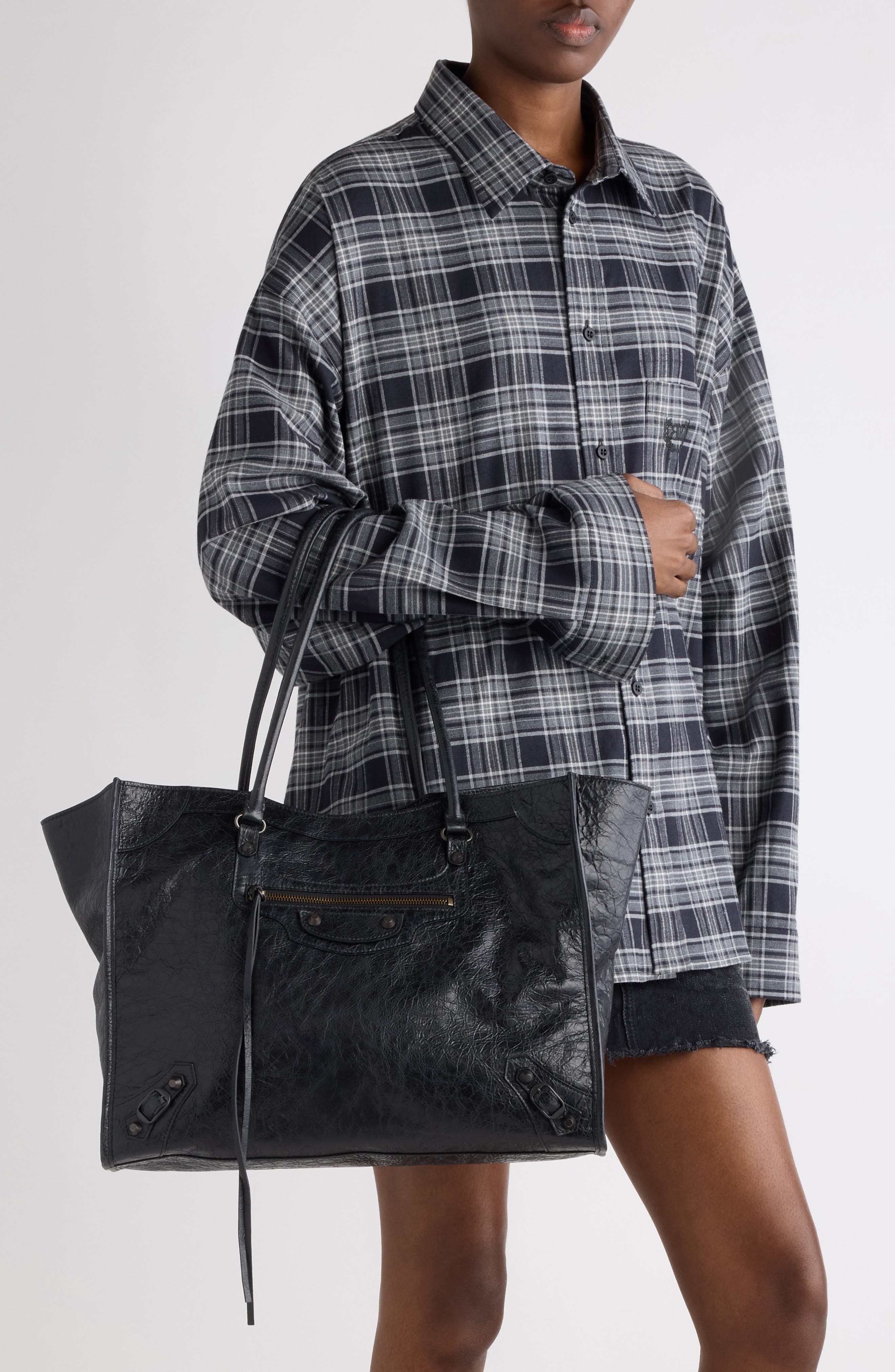 Balenciaga Medium Le City Leather Tote, Alternate, color, 1000 Black