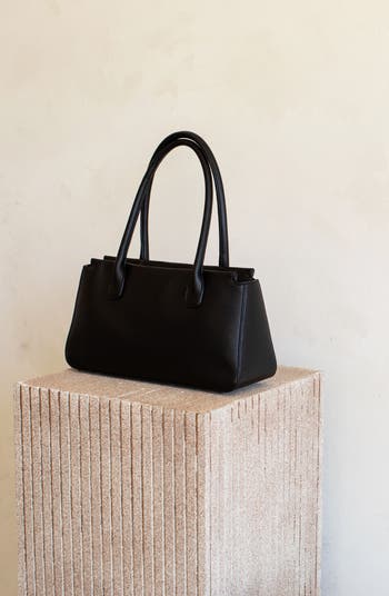Marylin East/West Shoulder Bag