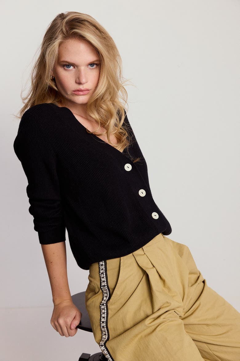 The V-Neck Cotton Cashmere Sweater, Alternate, color, Black