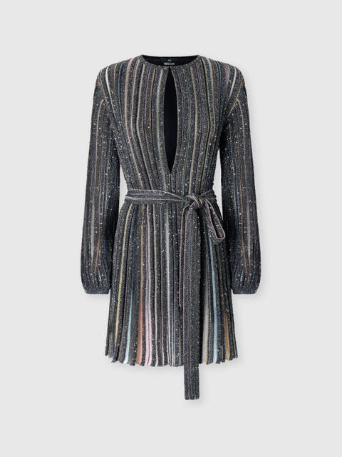 Short Dress With V-neck And Belt