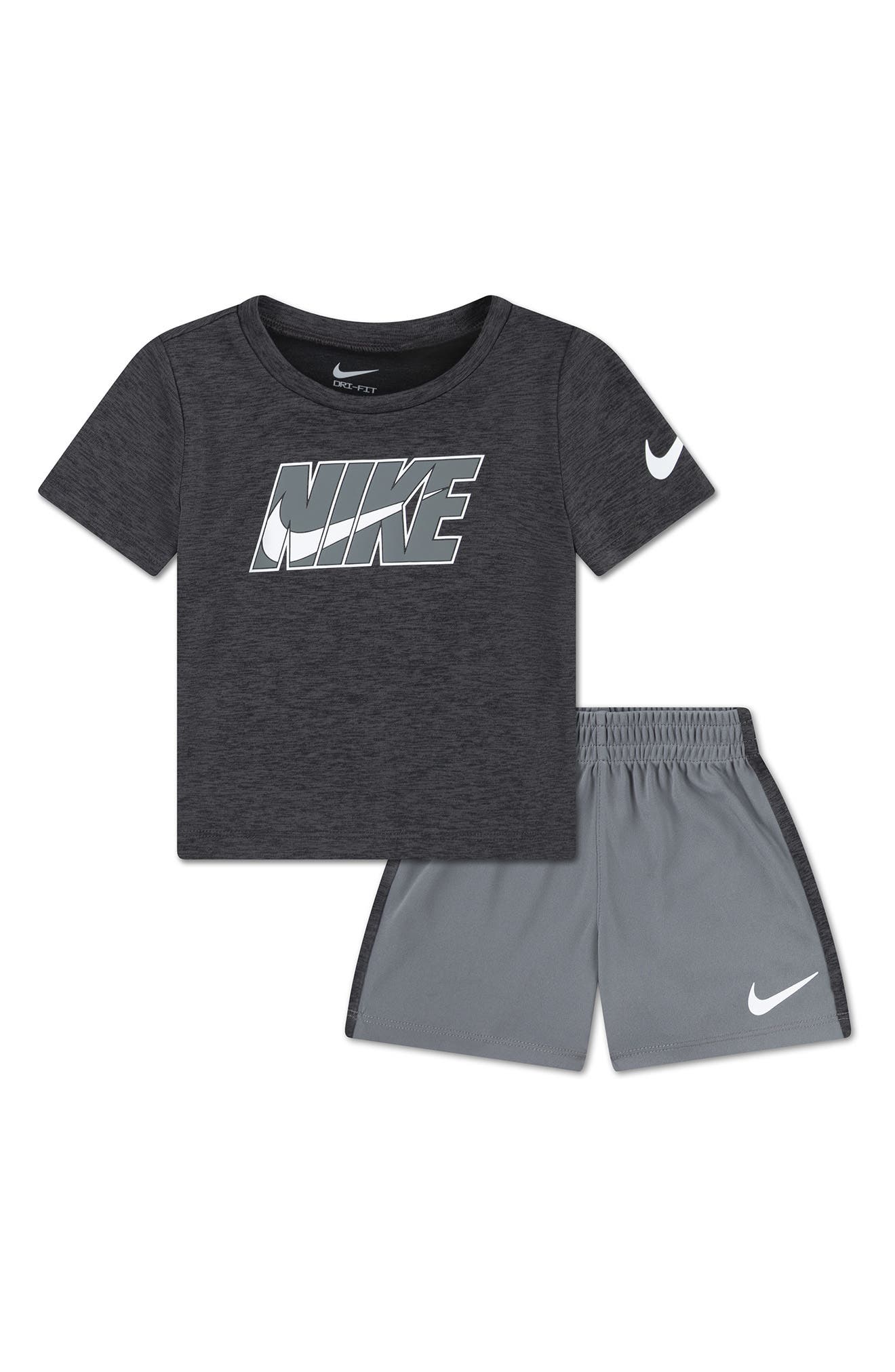 Nike Dropset Graphic T-Shirt & Shorts Set