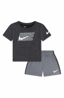 Nike Dropset Graphic T-Shirt & Shorts Set