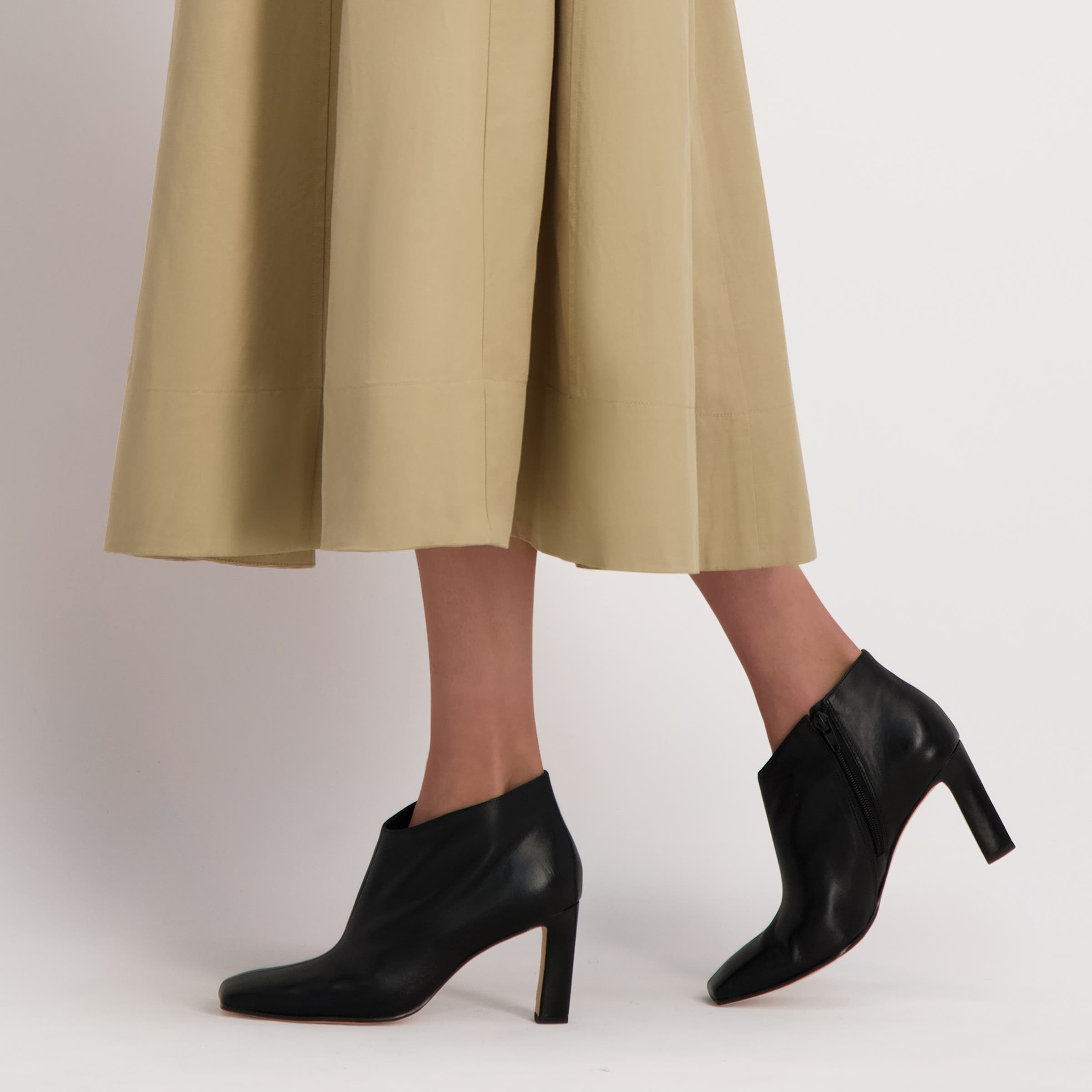 Bernardo Footwear Garda Ankle Bootie, Alternate, color, Black