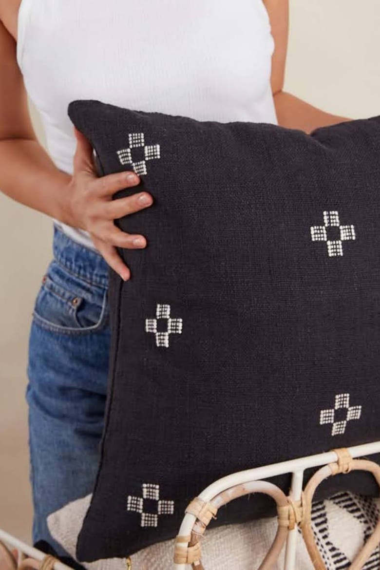 Marguerite Pillow Cover, Alternate, color, Black
